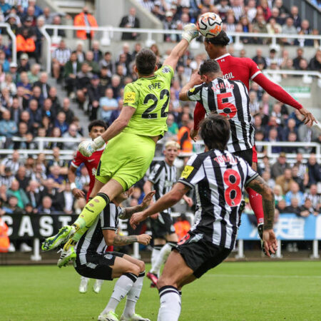 Liverpool renverse le match en infériorité numérique contre Newcastle