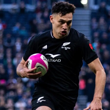 Un joueur vedette des All Blacks refuse de rejoindre la NRL, réaffirme son engagement envers le rugby néo-zélandais et les Chiefs.
