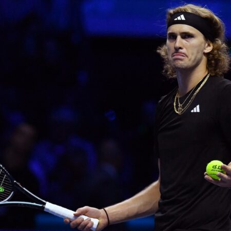 Alexander Zverev domine Carlos Alcaraz, Daniil Medvedev triomphe dans le derby russe des ATP Finals