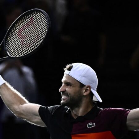 Grigor Dimitrov résiste à Stefanos Tsitsipas et accède à la finale du Masters de Paris