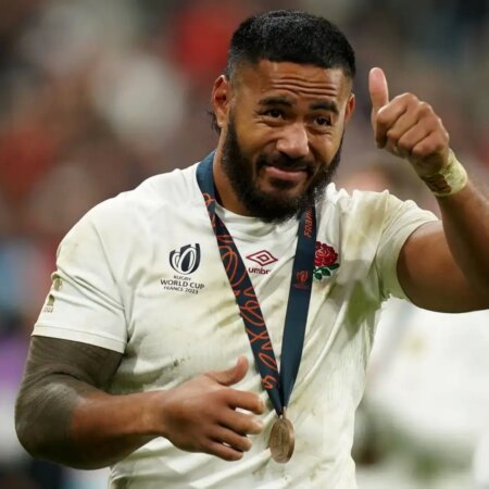 Joueur vedette de l’Angleterre écarté après avoir joué la majeure partie de la Coupe du Monde avec une main cassée