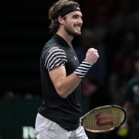 Stefanos Tsitsipas impressionne et se qualifie pour les demi-finales du Paris Masters contre Grigor Dimitrov